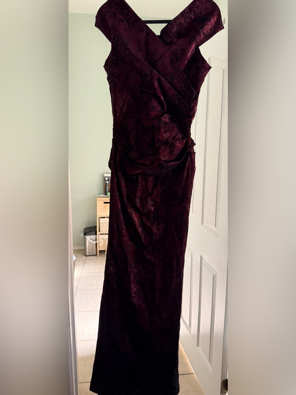 Teri Jon Elegant Women's Burgundy black Evening Gown